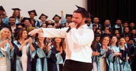 Синан Акчил ветер в Эгейском море! Известная певица поделилась радостью свежеиспеченных выпускников