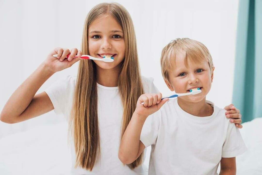 Выбор правильной зубной щетки и пасты 