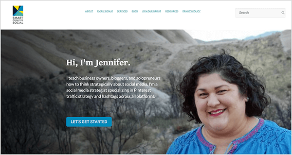 Это скриншот веб-сайта Smart Creative Social, агентства Дженнифер Прист по работе с социальными сетями.