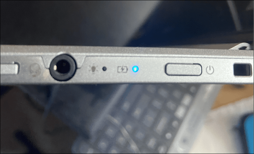 Сторона кнопки питания исправить черный экран Chromebook