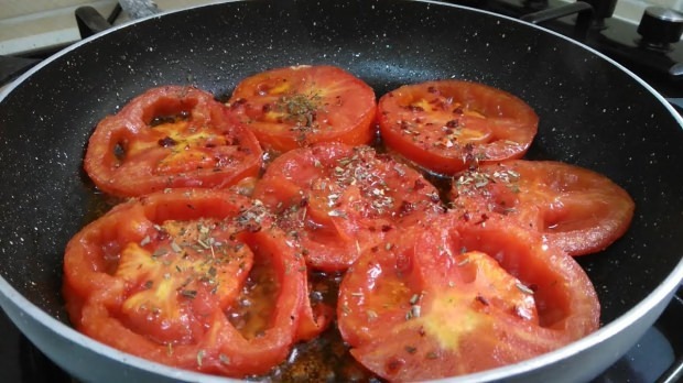 приготовленные помидоры