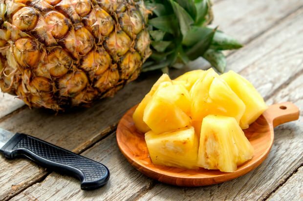 Каковы преимущества ананасового и ананасового сока? Если вы пьете обычный стакан ананасового сока?