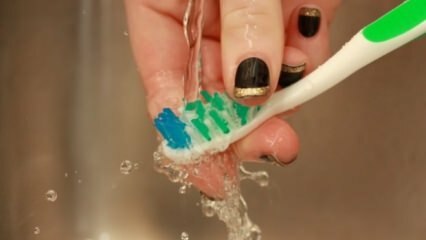 Как производится чистка зубной щетки?
