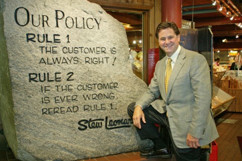 Камень преданности делу обслуживания клиентов Стю Леонарда. Источник изображения: Stew Leonard's