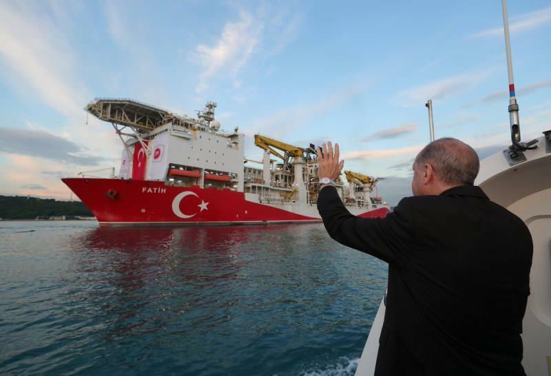 Корабль-завоеватель обнаруживает запасы природного газа в Черном море 