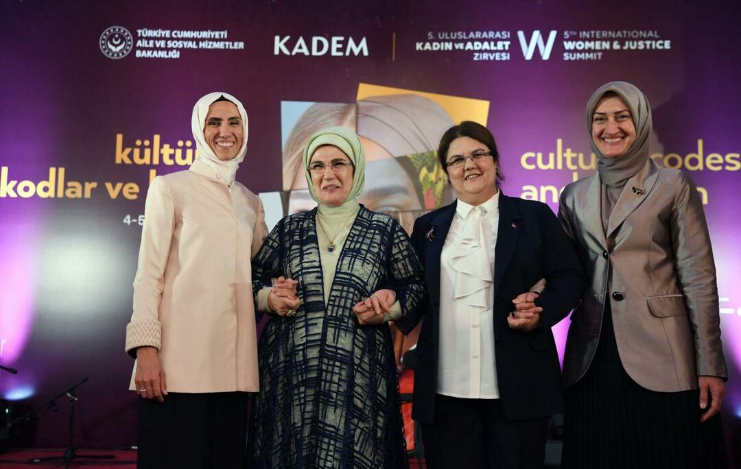 Первая леди Эрдоган встретилась с министром национальной солидарности, семьи и положения женщин Алжира Каутаром Крику.