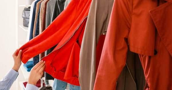Может ли заболевание передаваться через примеряемую в магазине одежду?