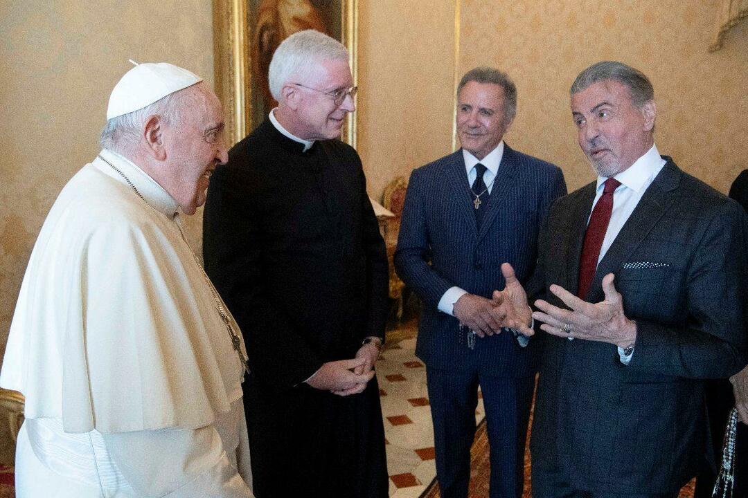 Сильвестр Сталлоне посетил Папу Франциска с семьей