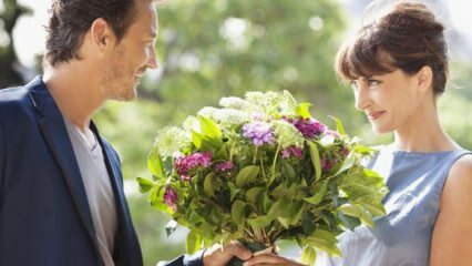 Почему женщины должны покупать цветы?
