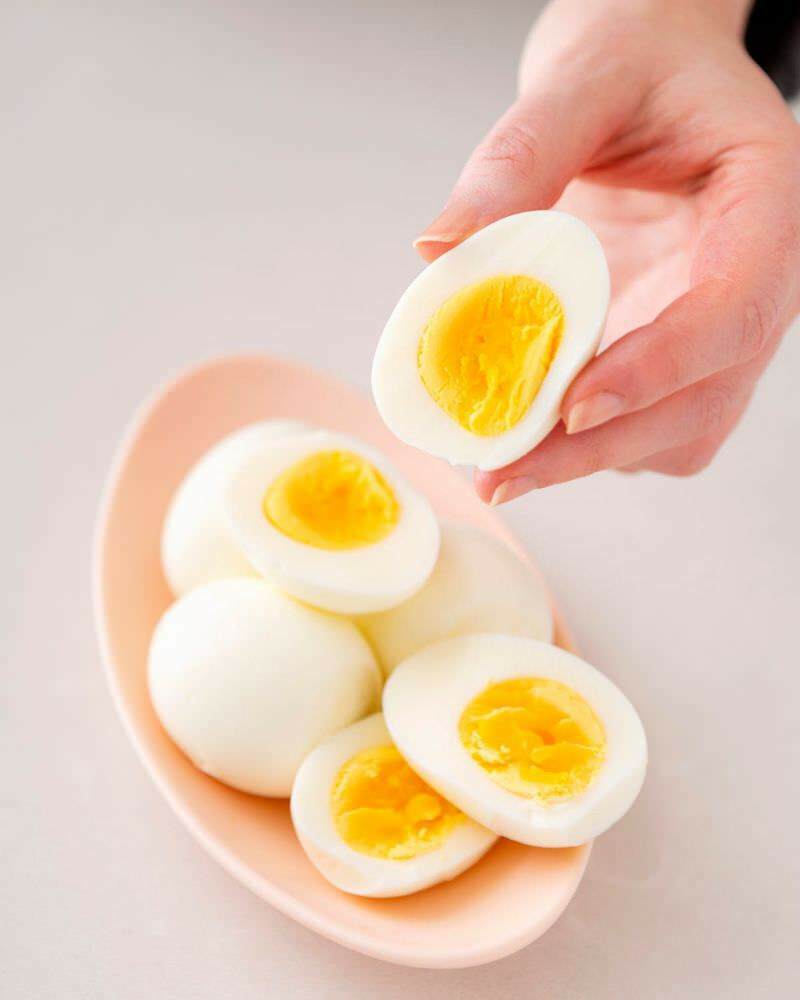 Когда следует давать яйца детям?