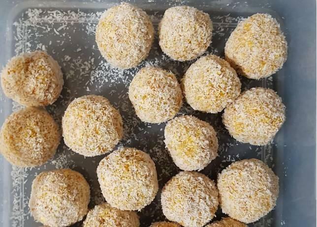 Простые в приготовлении персиковые кокосовые шарики