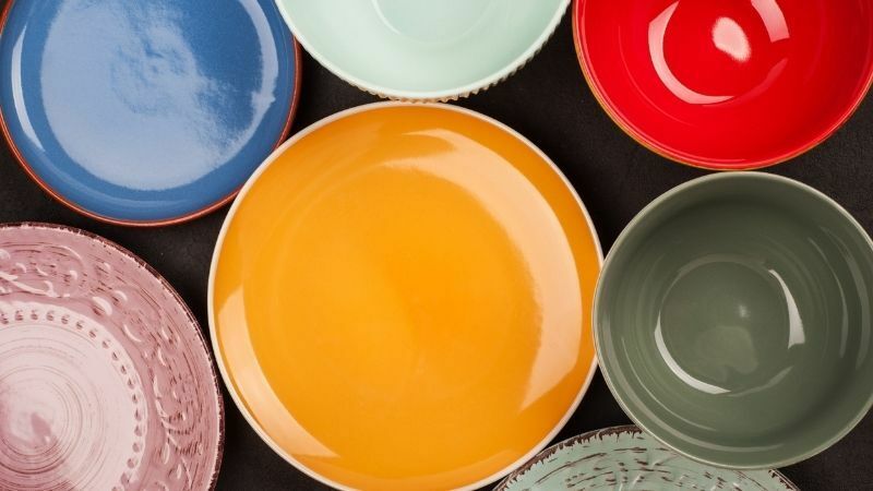 Ученые объяснили, что разноцветные тарелки хорошо решают проблему выбора еды