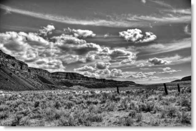 Фотография How-To Aperature и Глубина резкости изображения Пустынные горы Черное и белое