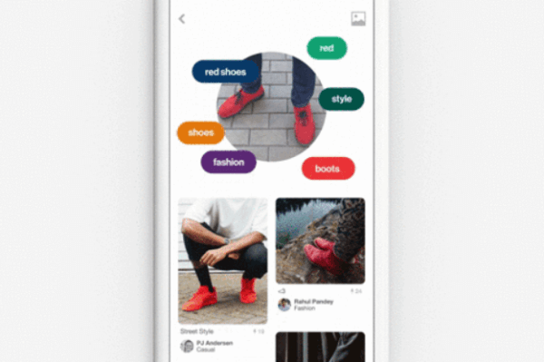 Новый инструмент визуального обнаружения Pinterest, Lens, использует камеру вашего телефона, чтобы сделать снимок объекта и выполнить поиск в Pinterest связанных элементов, которые могут вас заинтересовать. 