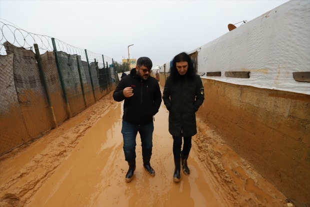 Мурат Кекилли посетил лагеря беженцев в Сирии