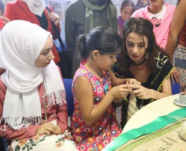 Сонгюль Оден встретился с сирийскими женщинами