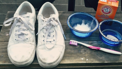 Как почистить белые кроссовки?
