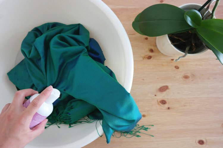 Как чистить шелковые шали / шарфы в домашних условиях?