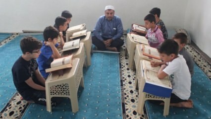 Слабовидящий Имам Некметтин учит детей Корану!