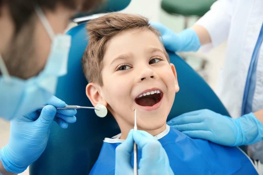 Когда детям следует обращаться за стоматологической помощью?