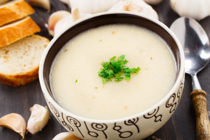 Как приготовить чесночный суп? Великолепный рецепт целебного чесночного супа