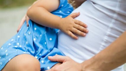 Можно ли кормить грудью во время беременности? Каковы риски?