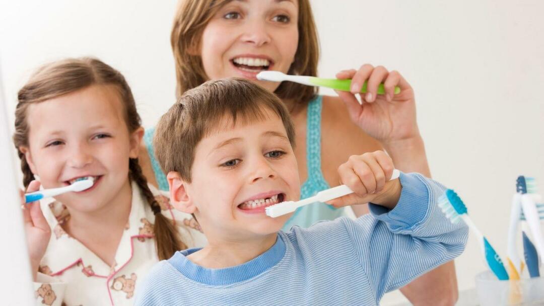 Каким должен быть уход за полостью рта и зубами детей?