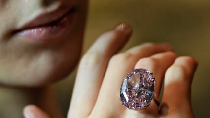 Самый большой в мире розовый бриллиант