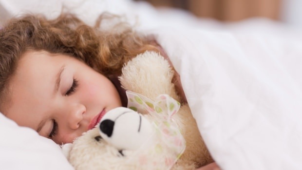 Когда дети должны спать одни?