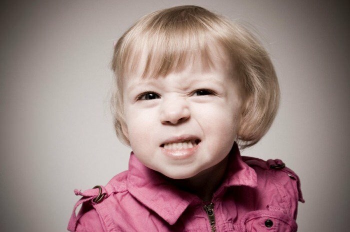 Каковы причины шлифования зубов у детей?