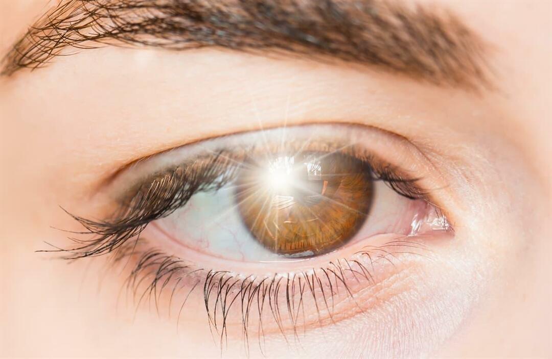 Что вызывает вспышки света в глазах и как это лечится?