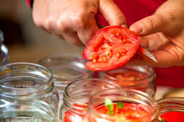 Как сделать консервированный помидор