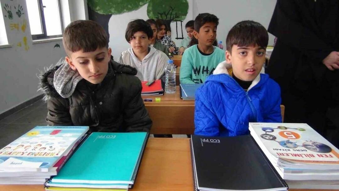 Дети, пережившие землетрясение, начали занятия в других городах