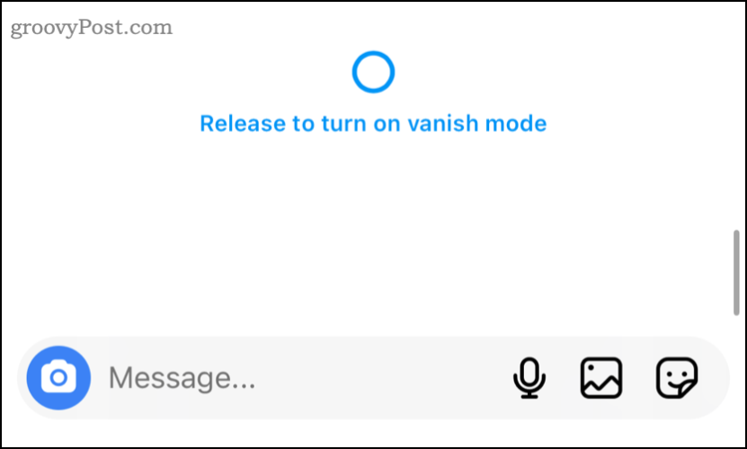 Проведите пальцем вверх по чату, чтобы включить режим Vanish Mode в Instagram