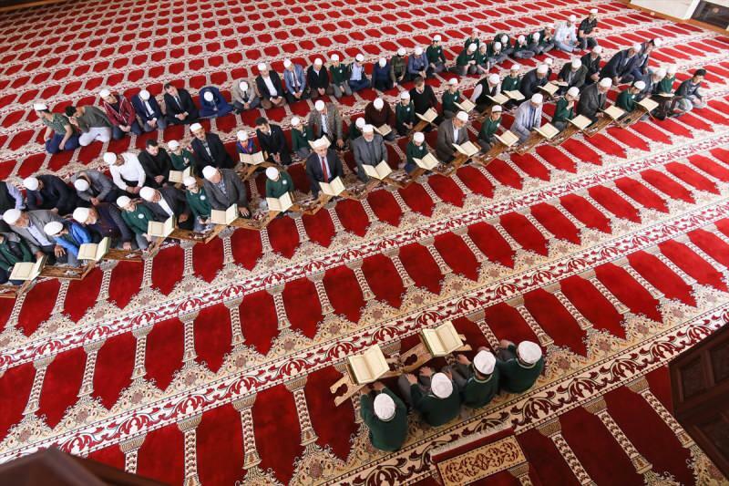 Молитва для чтения при запуске Корана! Как молится Хатим? Награда Хатима в Рамадан