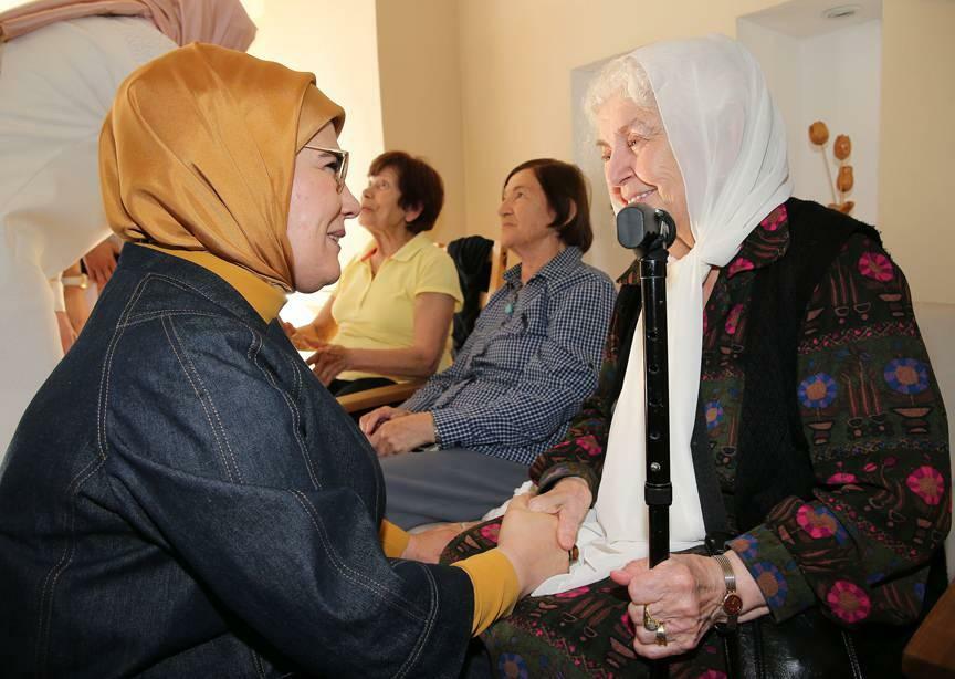Эмине Эрдоган отметила 1 октября День пожилого человека