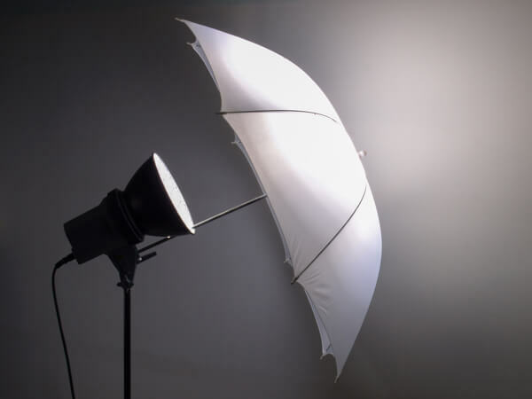 Фотозонтик помогает создать мягкий приятный свет для ваших видеороликов.