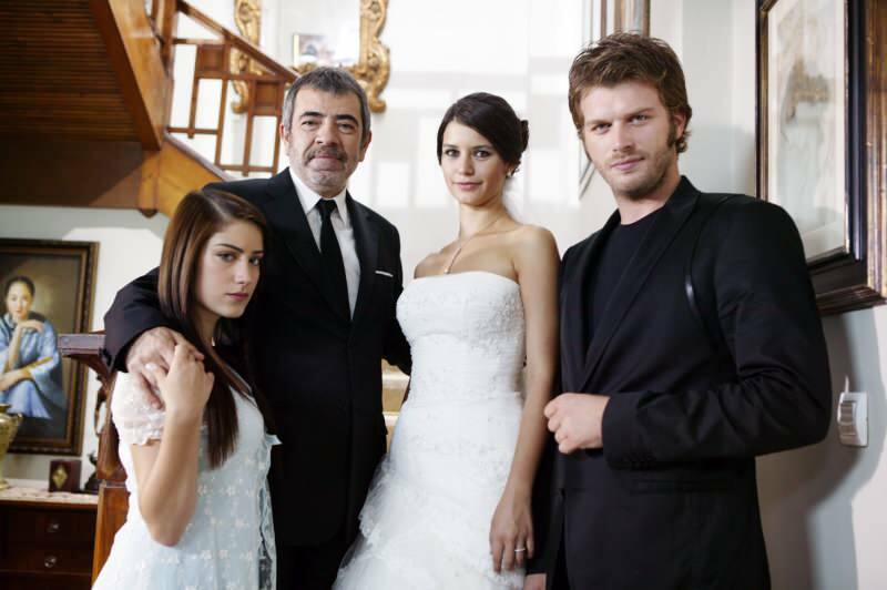 Звонок турецким режиссерам от американского рэпера Карди: Не могли бы вы сделать еще один султанский сериал?
