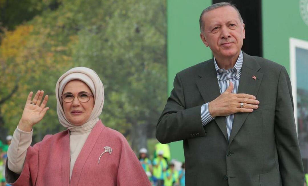 Эмине Эрдоган поблагодарила среднюю школу Ayaskent İrfan Kırdar в Измире