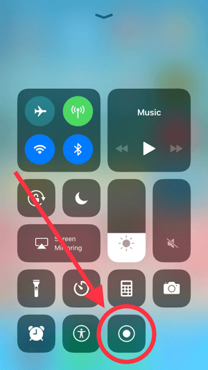 Коснитесь значка записи экрана, чтобы начать запись на устройстве iOS.