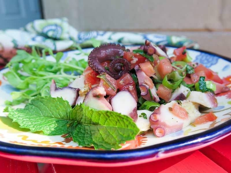 Как приготовить салат из осьминога с толчеными оливками? Самый простой салат из осьминога с толчеными оливками ...