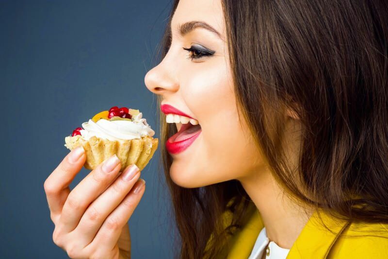 Сладкая пища добавляет вес? Можете ли вы съесть десерт в рационе?