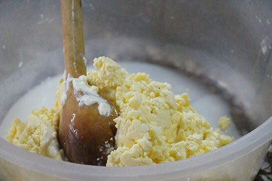 Как сделать масло из сырого молока в домашних условиях? Самый простой способ приготовления масла