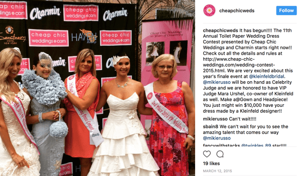 Charmin - один из спонсоров ежегодного социального конкурса, на котором покупательницы шьют свадебные платья из туалетной бумаги. В конкурсе 2015 года компания Kleinfeld Bridal также получила приз в виде сшитого на заказ платья для победителя.