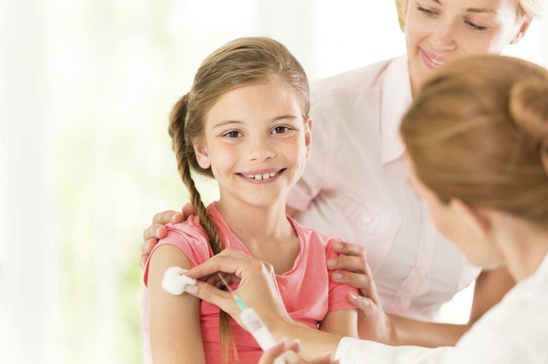 Когда следует делать прививку от гриппа детям?
