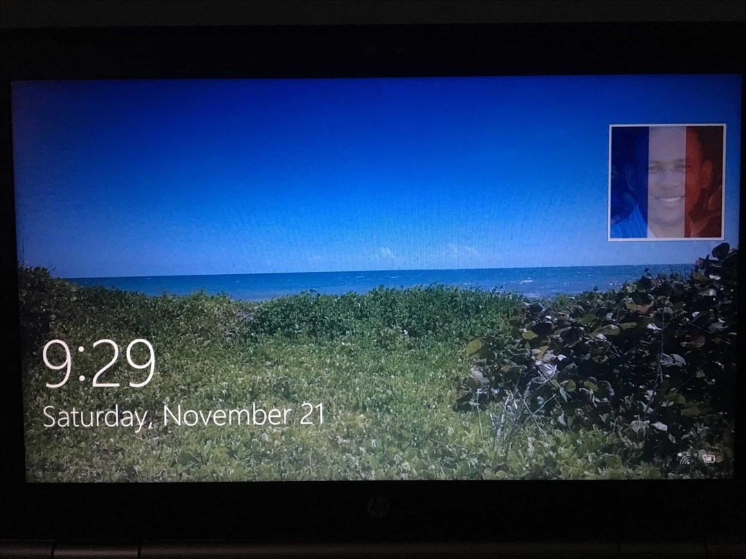Предотвращение захвата экрана блокировки универсального приложения Windows 10