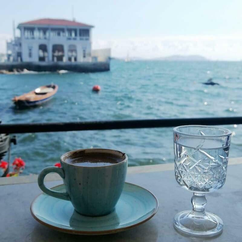 Наслаждаясь турецким кофе Gardens Of Garbo 