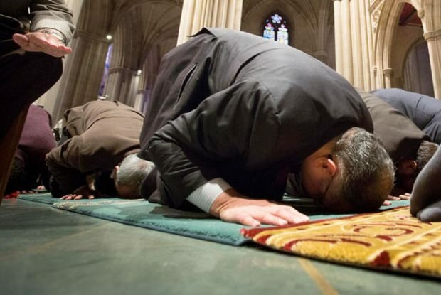 Как выполнять молитву, когда молитва приходит поздно с собранием?