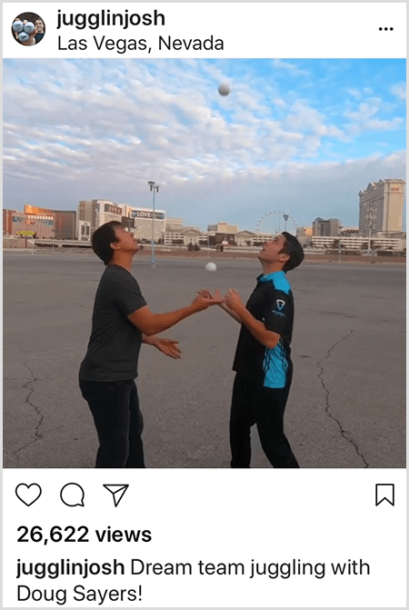 Фотография Джоша Хортона в Instagram, сделанная в сотрудничестве с Дугом Сэйерсом. В верхней части поста находится фотография в Лас-Вегасе, Невада. Два белых человека стоят на пустой площадке лицом друг к другу, глядя на шары, которыми они жонглируют.