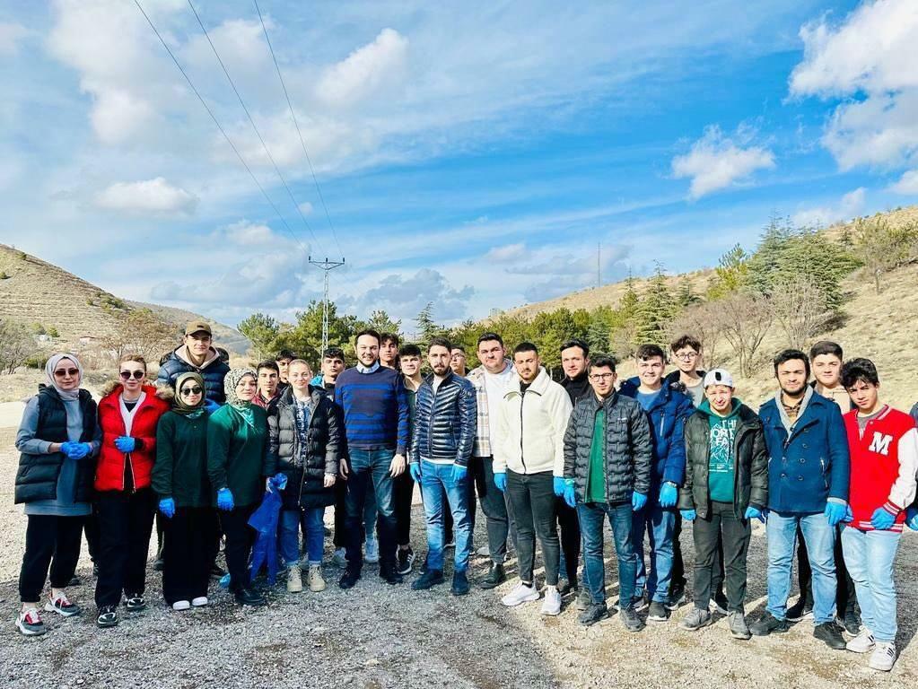 Молодые люди в Анкаре приступили к работе в рамках проекта Zero Waste